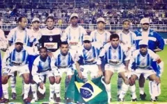 Em pé: Rodrigo, Ronaldo, Sérgio, Luis Fernando e Tinho; Agachados: Lecheva, Vélber, Iarley, Vanderson, Robgol e Sandro Goiano