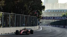 Ferrari Larga na frente na corrida sprint e na principal