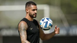 De volta ao time, Renato Augusto projeta uma "grande estreia" do Corinthians na Copa Libertadores.