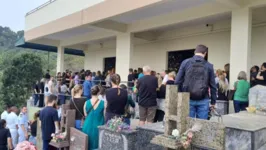 Duas das quatro crianças mortas foram enterradas no Cemitério São José
