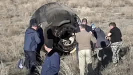 Cápsula Soyuz-M22, sem tripulantes, chega à Terra no Cazaquistão