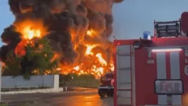 Explosão em depósito de combustível em Sebastopol, na península da Crimeia, após suposto ataque de drone