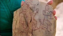 Vasilha do século XIII, encontrada no deserto de Sinai, registra um pedido de bênção ao casal divino