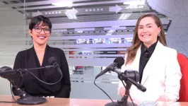 Priscila Belfort  e a farmaceutica Dra. Lorena Macedo no estúdio da RBA TV para gravação do especial DOLDelas.
