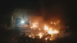 Ônibus foram incendiados e prédios públicos depredados na onda de violência.