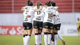 "Respeita as minas não é uma frase qualquer", publicaram as jogadoras do Corinthians, citando slogan de campanha do próprio clube pelos direitos das mulheres.
