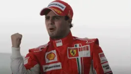 Felipe Massa comemorando sua vitória em Interlagos 2008 e o vice-campeonato no Mundial de Pilotos.