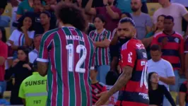 Gabigol provocou Marcelo com o 'patch' de campeão da Libertadores, mas lateral tricolor respondeu em alto estilo.