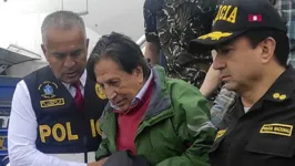 Ex-presidente peruano Alejandro Toledo desembarca dos EUA no aeroporto de Lima