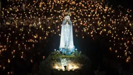 Procissão das Velas sai pelas ruas do bairro de Fátima