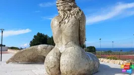 Estátua no sul da Itália divide opiniões