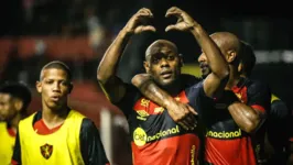 O atacante Vagner Love é um dos trunfos do Sport Recife na decisão da Copa do Nordeste, nesta quarta-feira (3).