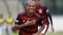 Wesley chegou ao Flamengo após o ex-atacante Sávio ter assistido a um vídeo de apenas 1 minuto com seus lances em campo.