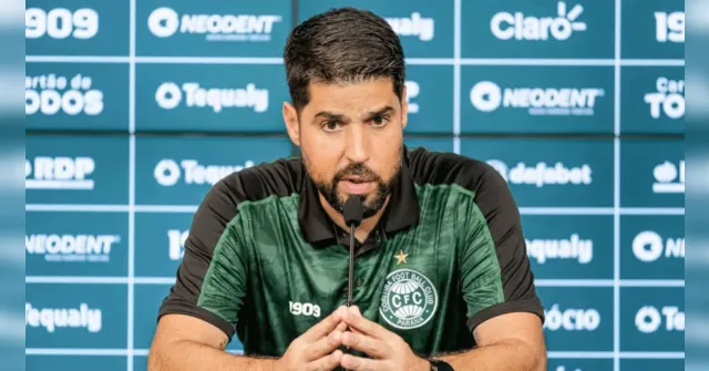 Imagem ilustrativa da notícia Coritiba demite primeiro técnico da Série A do Brasileirão