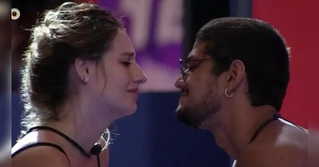Imagem ilustrativa da notícia Vídeo: Bruna e Gabriel Santana são flagrados aos beijos