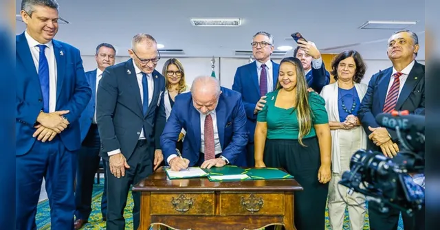 Imagem ilustrativa da notícia Lula sanciona R$ 7,3 bilhões para piso da enfermagem
