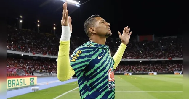 Imagem ilustrativa da notícia Vídeo: multidão em Magalhães Barata assiste Rony na Seleção
