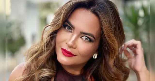 Imagem ilustrativa da notícia Bumbum GG de Geisy Arruda "engole" maiô cavado e impressiona