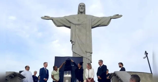 Imagem ilustrativa da notícia Taça da Copa do Mundo Feminina é exposta no Cristo Redentor