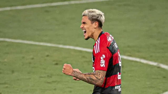 Imagem ilustrativa da notícia Pedro dá show e Flamengo vence Vasco no Maracanã