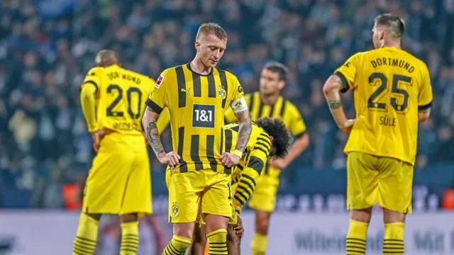 Imagem ilustrativa da notícia Borussia Dortmund tropeça e pode perder liderança do Alemão