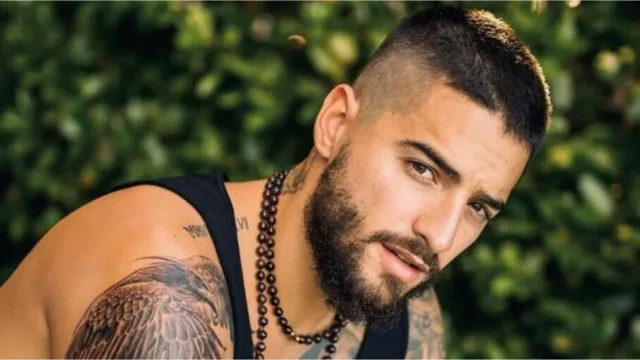 Imagem ilustrativa da notícia Cantor Maluma surge pelado dentro de piscina; confira!