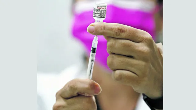 Imagem ilustrativa da notícia Vacina bivalente é liberada para todos acima de 18 anos
