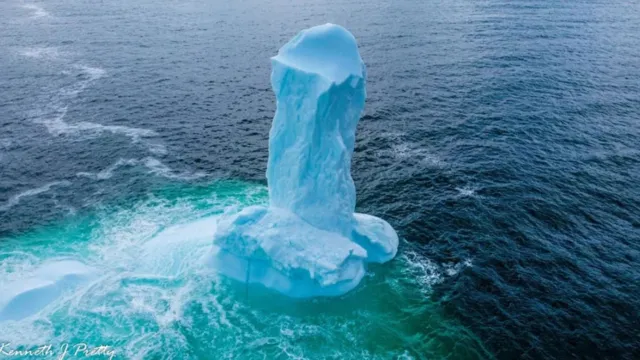 Imagem ilustrativa da notícia "Pênis" de gelo gigante é fotografado na costa do Canadá