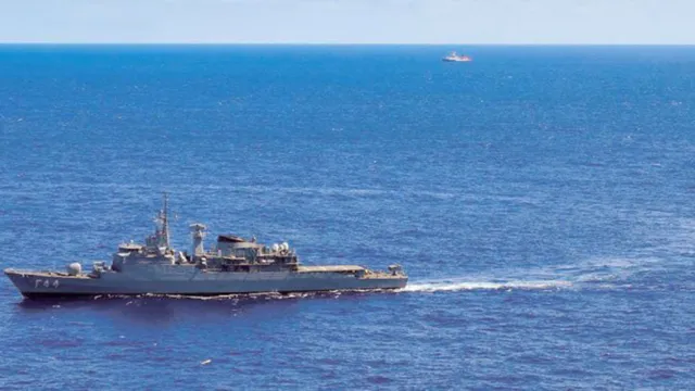 Imagem ilustrativa da notícia Marinha expulsa navio alemão que espionava águas brasileiras