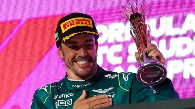 Imagem ilustrativa da notícia Alonso perde 3º lugar, mas volta para o pódio horas depois