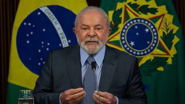 Imagem ilustrativa da notícia Assista: Lula faz reunião ministerial de 100 dias de governo