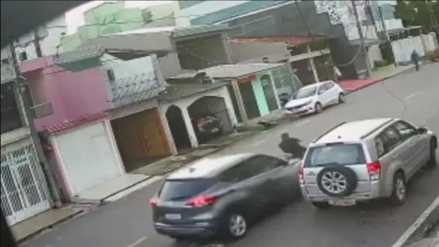 Imagem ilustrativa da notícia Vídeo: Vendedor de bombom é atropelado e morto na Pedreira