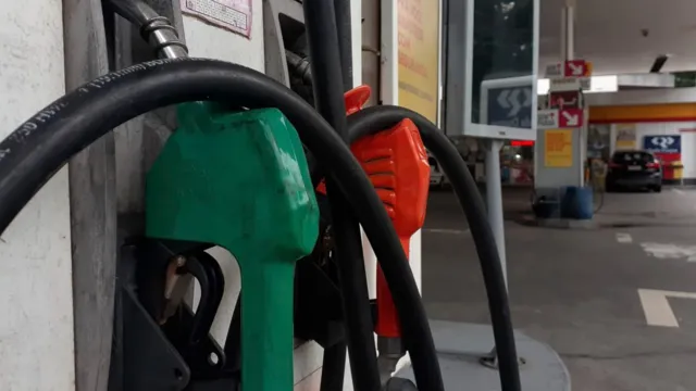 Imagem ilustrativa da notícia Preço médio da gasolina e do diesel cai nos postos, diz ANP