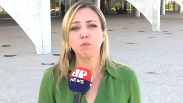 Imagem ilustrativa da notícia Repórter da Jovem Pan chora ao vivo ao falar de Bolsonaro