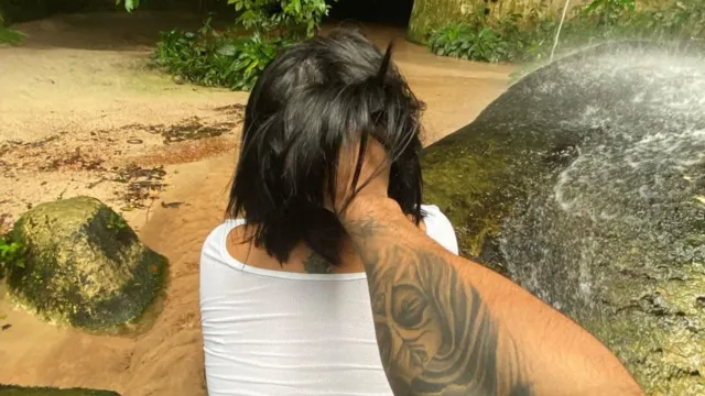 Imagem ilustrativa da notícia Mulher viraliza com sexo em cachoeira no Amazonas; veja!