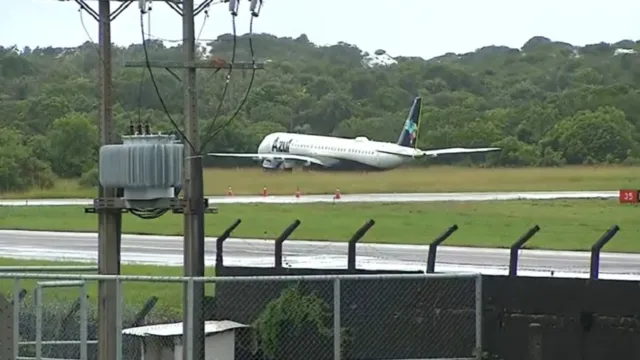 Imagem ilustrativa da notícia Avião perde o controle em pouso e sai da pista na Bahia