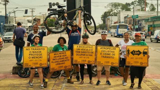 Imagem ilustrativa da notícia Ciclistas fazem ação de conscientização no trânsito em Belém 