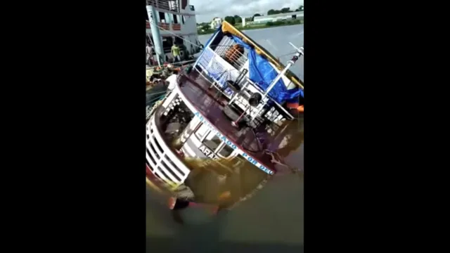 Imagem ilustrativa da notícia Barco afunda em porto de Santarém; veja o vídeo!