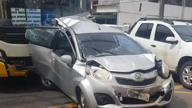 Imagem ilustrativa da notícia Ônibus bate em carro e deixa motorista ferida em São Brás 