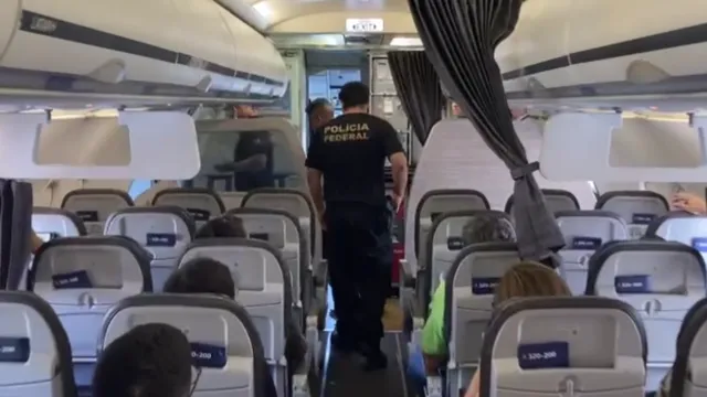 Imagem ilustrativa da notícia Devendo R$ 30 mil de pensão, homem é preso no avião em Belém