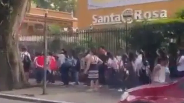 Imagem ilustrativa da notícia Vídeo: alunos fazem fila para serem revistados no Santa Rosa