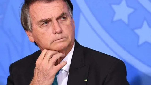 Imagem ilustrativa da notícia Bolsonaro reage com palavrões sobre chegada ao Brasil