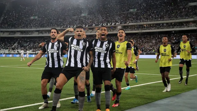 Imagem ilustrativa da notícia Com dois de Tiquinho, Botafogo vence e reassume a liderança