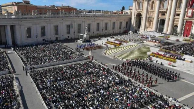 Imagem ilustrativa da notícia Papa pede respeito a democracia em missa de Páscoa 
