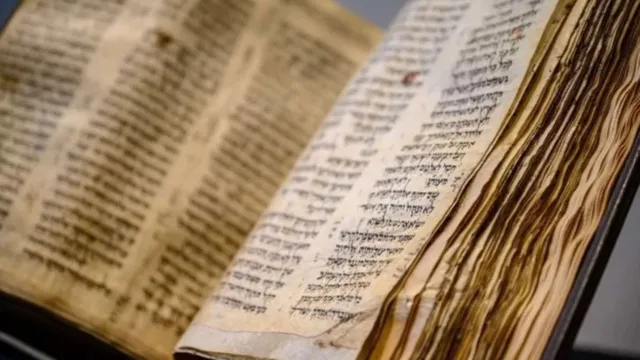 Imagem ilustrativa da notícia Tecnologia revela "capítulo oculto" da Bíblia em pergaminho