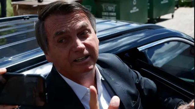 Imagem ilustrativa da notícia Bolsonaro chega à PF para depor sobre cartão de vacina