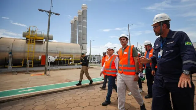 Imagem ilustrativa da notícia Helder visita obras de instalação de gasodutos em Barcarena