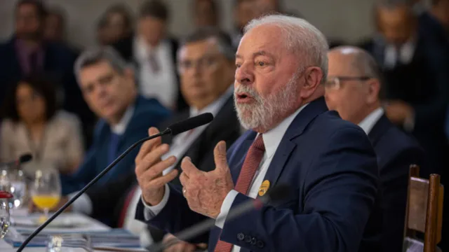 Imagem ilustrativa da notícia Em Portugal, Lula ataca golpistas e guerra na Ucrânia