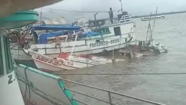 Imagem ilustrativa da notícia Vídeo: embarcação afunda em frente ao Complexo do Ver-o-Peso