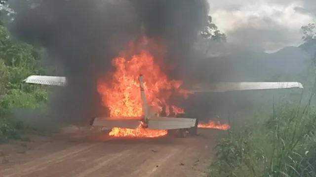 Imagem ilustrativa da notícia Avião e carros de garimpeiros são queimados em área Yanomami